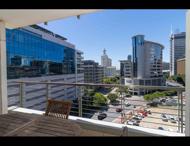 2 BEDROOM APARTMENT FOR SALE IN CAPE TOWN CITY CENTRE